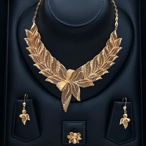 طقم مجوهرات مطلي بالذهب بتصميم فاخر