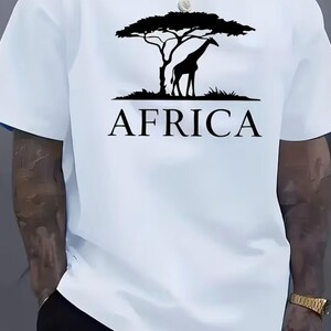 تيشيرت أبيض بطبعة شجرة أفريقيا والزرافة