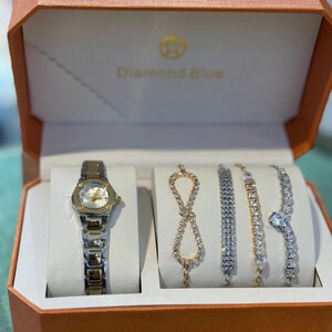 ساعة نسائية أنيقة بتصميم فاخر 🔹 أساور مرصعة بشكل جذاب